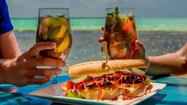 Eten aan het strand van Bonaire